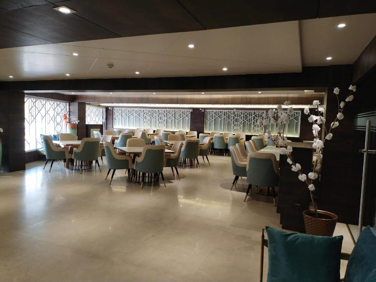 Jw Cruise Hotel อัจเมอร์ ภายนอก รูปภาพ