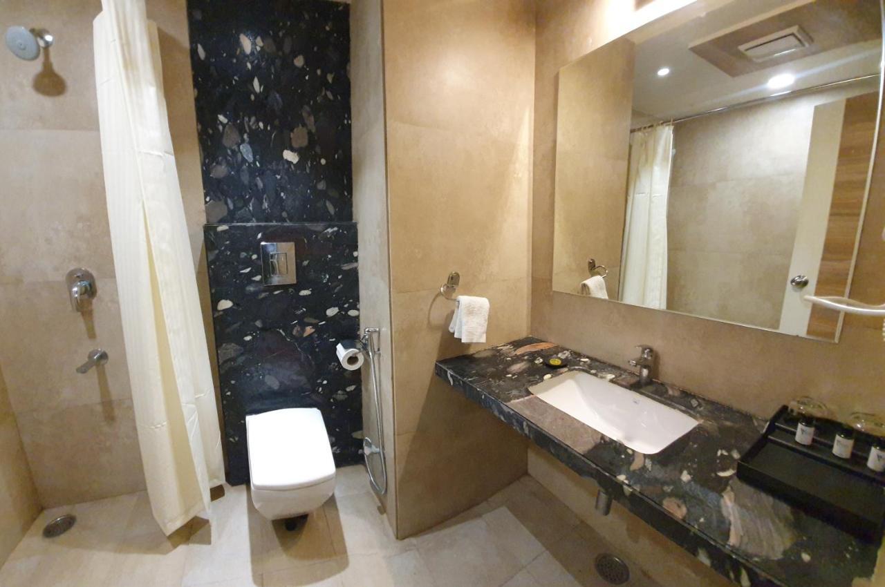 Jw Cruise Hotel อัจเมอร์ ภายนอก รูปภาพ